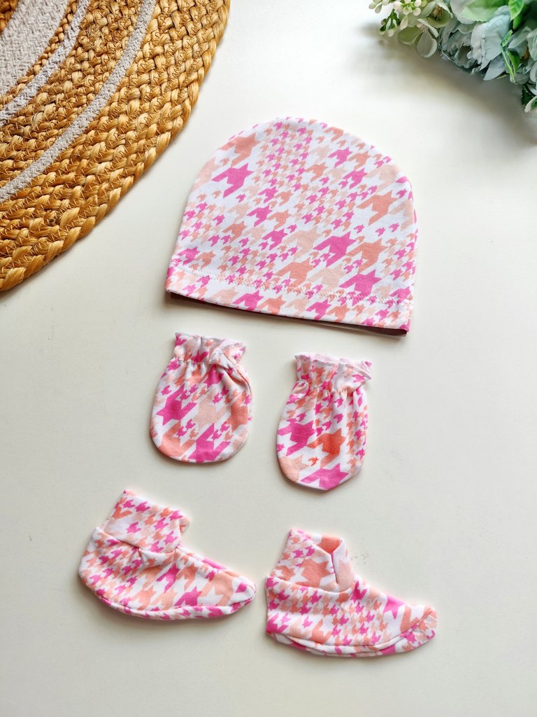 Cap Mittens Booties Set- Pink Houndstooth