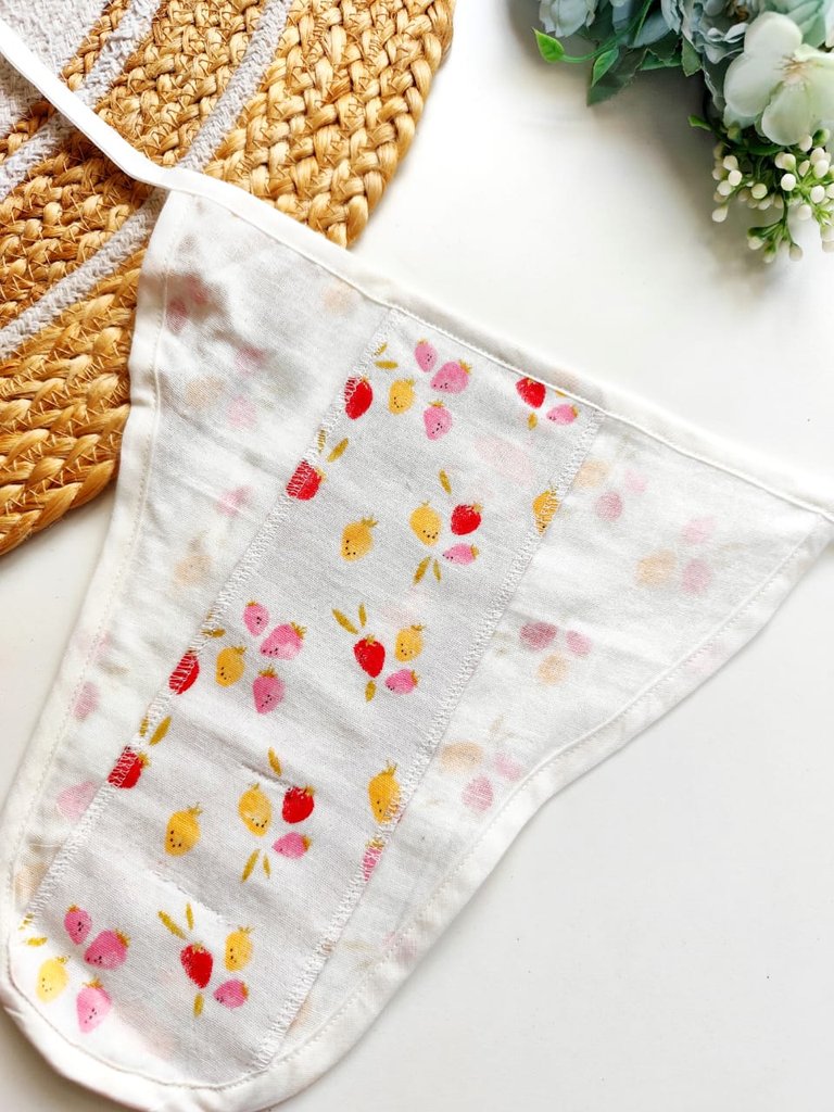 Muslin 3 Layered Nappies - Tiny berries